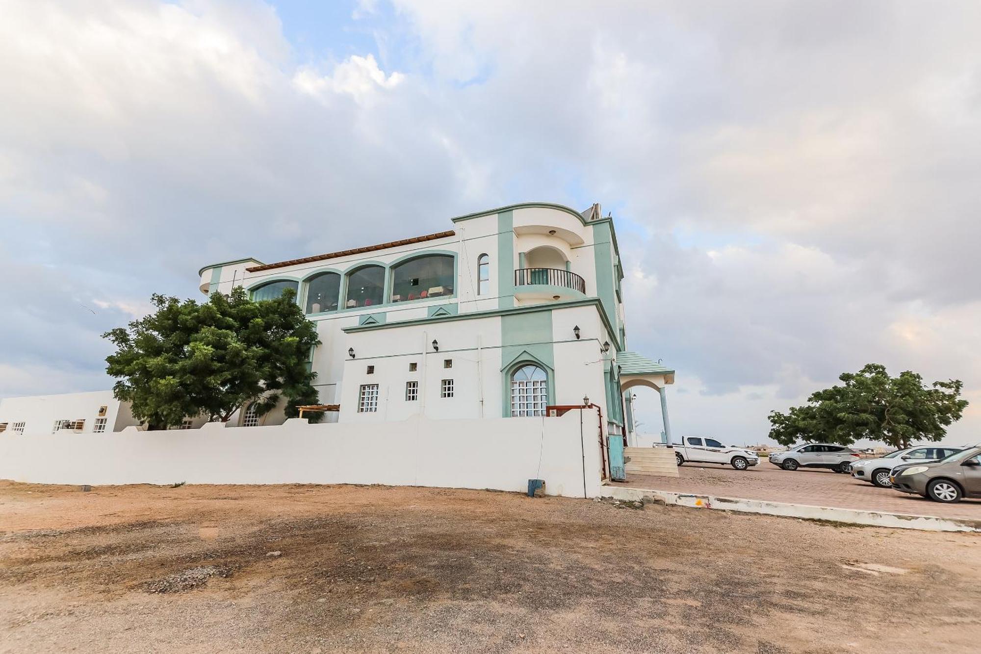 Super Oyo 110 Ras Al Hadd Guest House Eksteriør billede